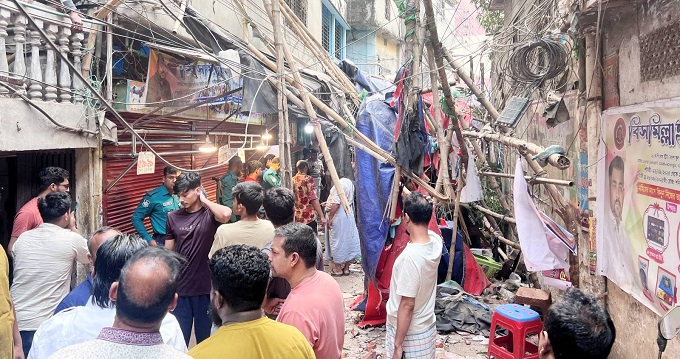 ভূমিকম্পে কেঁপে উঠল চাঁপাইনবাবগঞ্জ, আতঙ্কে রাস্তায় মানুষ